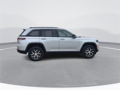 New 2024 Jeep Grand Cherokee Limited  in Anaheim, CA 8