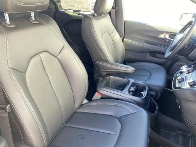 New 2025 Chrysler Pacifica Select  in Anaheim, CA 10