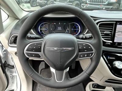 New 2024 Chrysler Pacifica Hybrid Select  in Anaheim, CA 17
