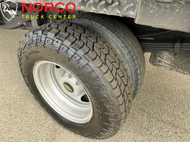 Used 2019 Chevrolet Silverado 3500HD CC Work Truck 9' Stake Bed w/ Liftgate in Norco, CA 12