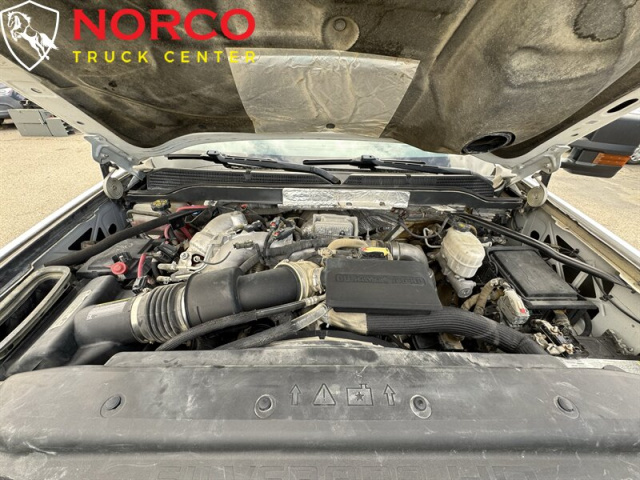 Used 2019 Chevrolet Silverado 3500HD CC Work Truck 9' Stake Bed w/ Liftgate in Norco, CA 24