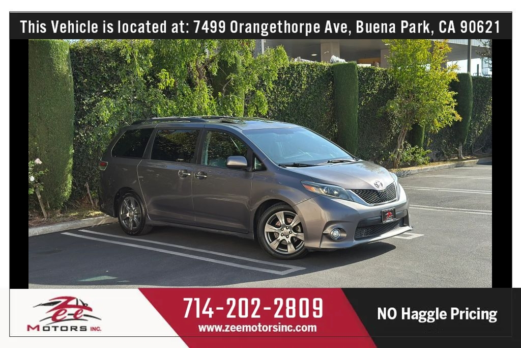 2017 Toyota Sienna SE Premium V6 8-Passenger's photo