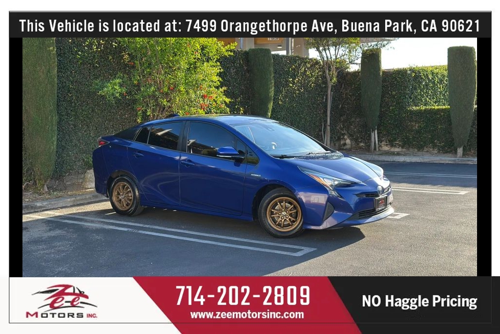2017 Toyota Prius Two's photo
